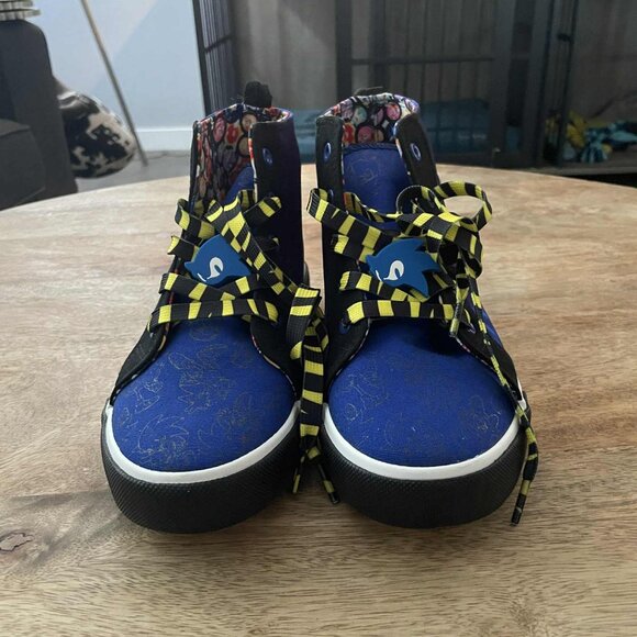 NEW 6 Big Boys Sonic the Hedgehog High Top Sneakers - Picture 2 of 13